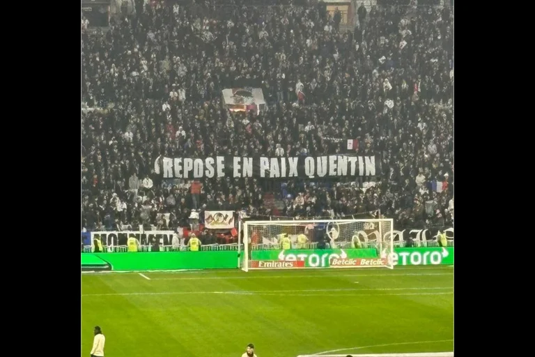 Vorschaubild: Fußballkurven als Ort des Gedenkens: Fans erinnern an getöteten Quentin