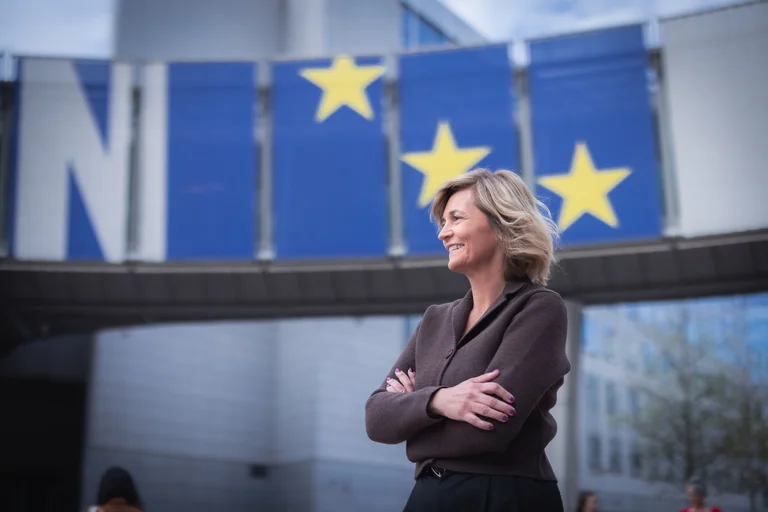 Vorschaubild: Gender- und Trans-Debatte: FPÖ-EU-Politikerin Dieringer kritisiert falsche Prioritäten in Brüssels Frauenpolitik