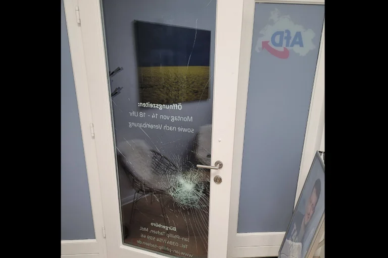 Vorschaubild: Nach Attacken auf Büros und Politiker: AfD kritisiert eskalierende Gewalt in Mecklenburg-Vorpommern