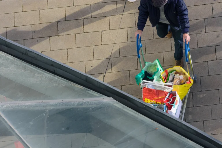 Vorschaubild: Vom Irankrieg bis zum Einkaufskorb: Warum Europas Versorgung ins Wanken gerät