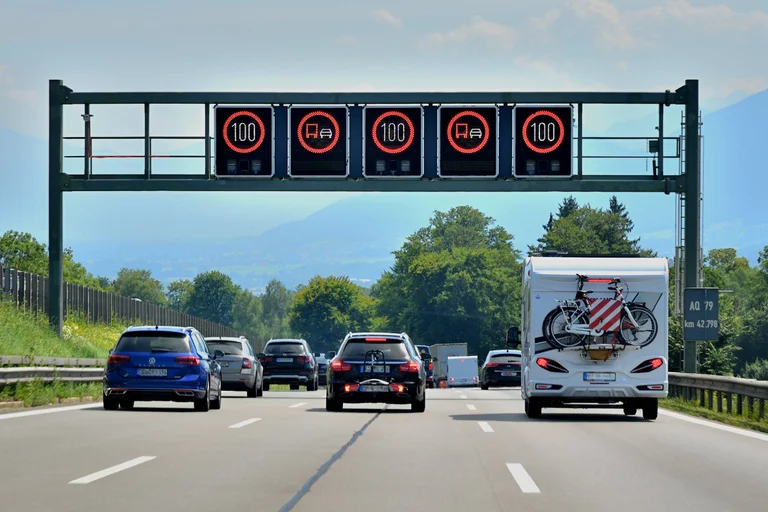 Vorschaubild: Teurer Sprit, alte Reflexe: Die Tempolimit-Lobby läuft wieder heiß