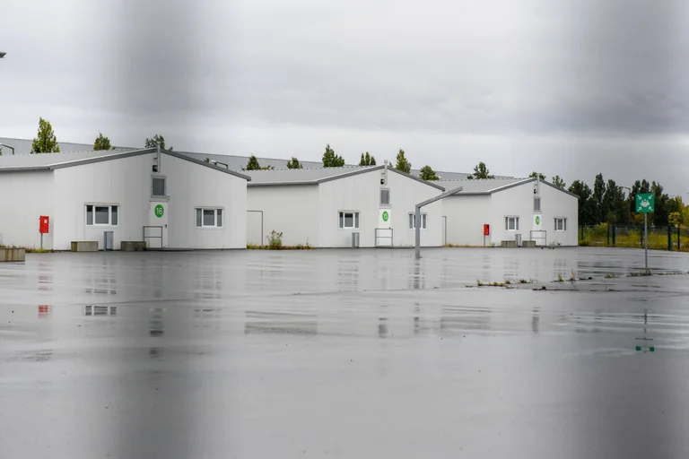 Vorschaubild: Kaum Bewohner, hohe Kosten: Millionenausgaben für zahlreiche leere Asylunterkünfte in Sachsen