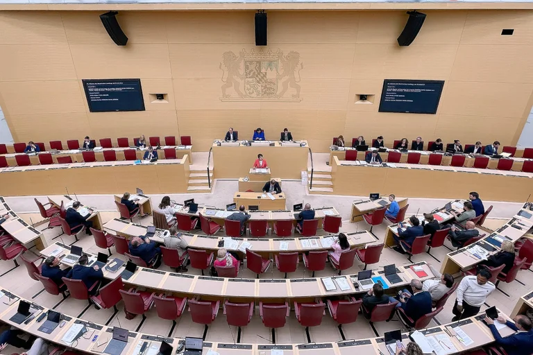 Vorschaubild: Transparenz bei NGO-Geldern gefordert: SPD und Grüne reagieren gereizt auf CSU-Vorstoß