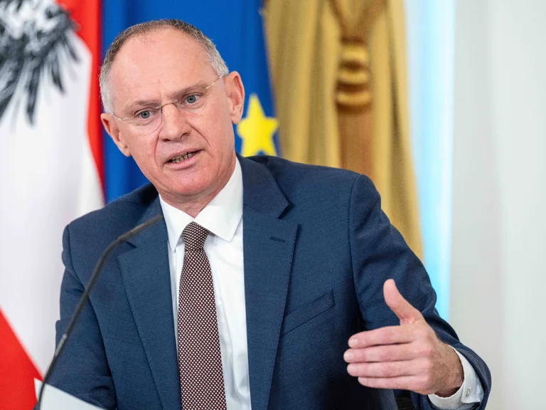 Vorschaubild: 50 islamistische Gefährder in Niederösterreich: Innenminister Karner unter massivem Druck