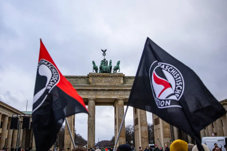 Vorschaubild: Schutz statt Verfolgung: Wie Berlin linksextreme Netzwerke gewähren lässt