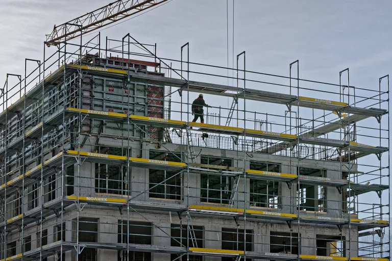 Während der Bau in Österreich um 2,9 Prozent schrumpft, wachsen die Bereiche Verwaltung, Bildung und Gesundheit um 2,8 Prozent. (Symbolbild)