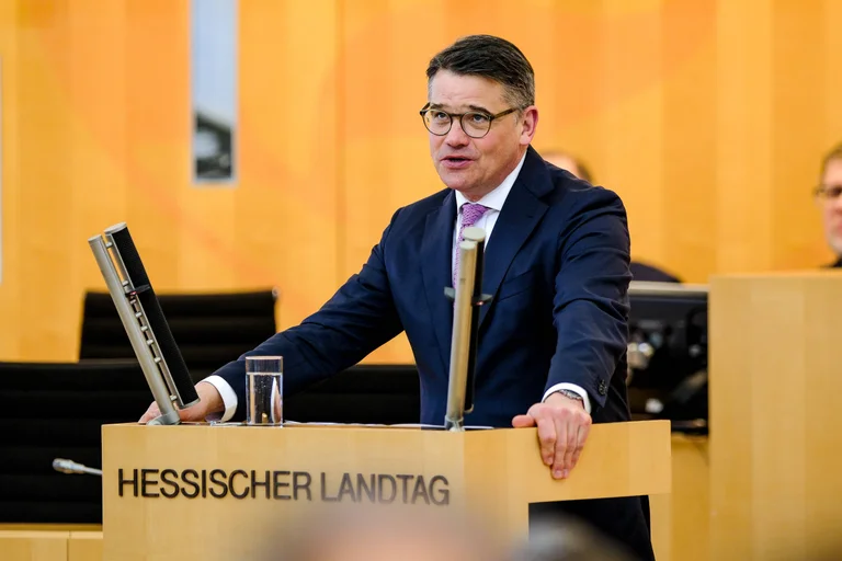 Vorschaubild: Aufruhr im Landtag: Hessen verweigert Opposition Asyldaten