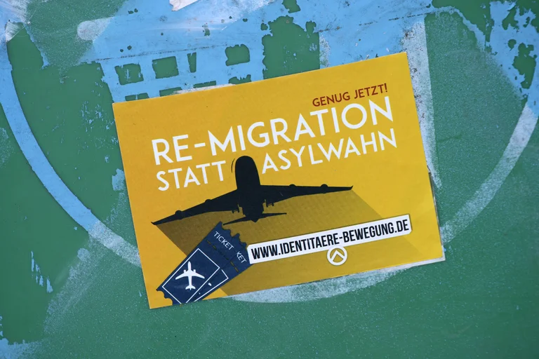 Vorschaubild: 420.000 Euro für „Sticker-Spitzel“: Staat fördert umstrittenes Meldeprojekt