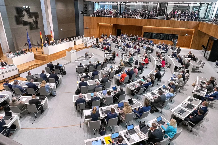 Vorschaubild: Bill Gates' Konzern kassiert 178 Millionen: Niedersachsens teure Microsoft-Abhängigkeit