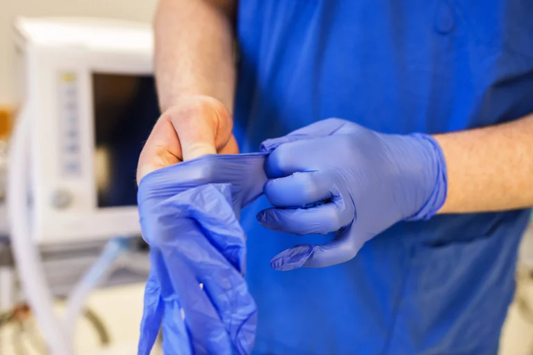 Vorschaubild: Versorgung wackelt: Medizinische Handschuhe vor Engpass