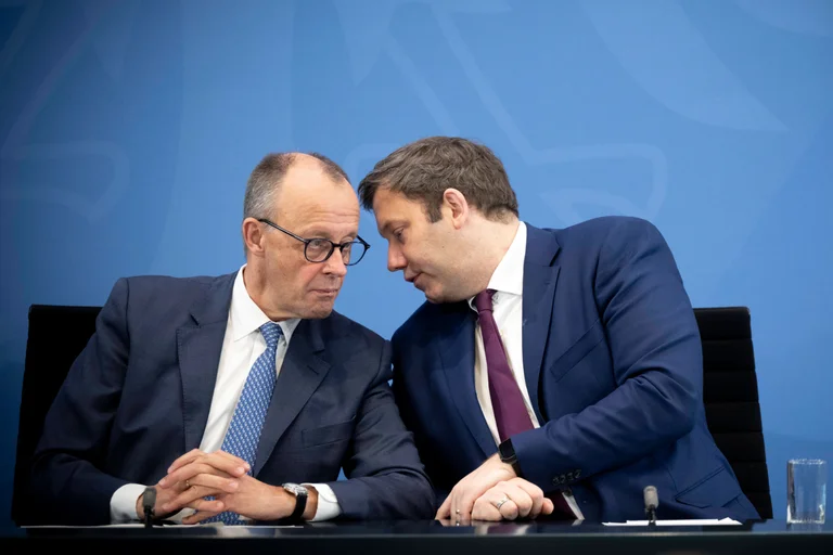 Steigende Schulden, steigende Zinsen: Die Finanzpolitik der Bundesregierung gerät immer stärker unter Druck.