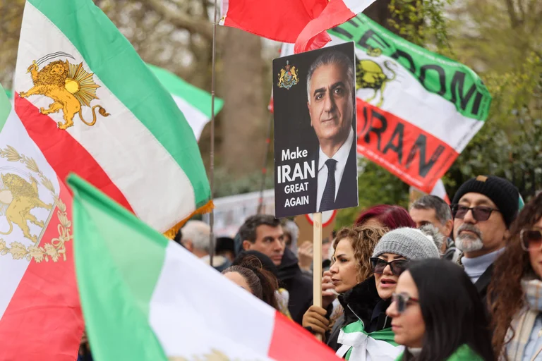 Vorschaubild: Vom Kriegsrausch zur Ernüchterung: Exil-Iraner kehren USA und Israel den Rücken