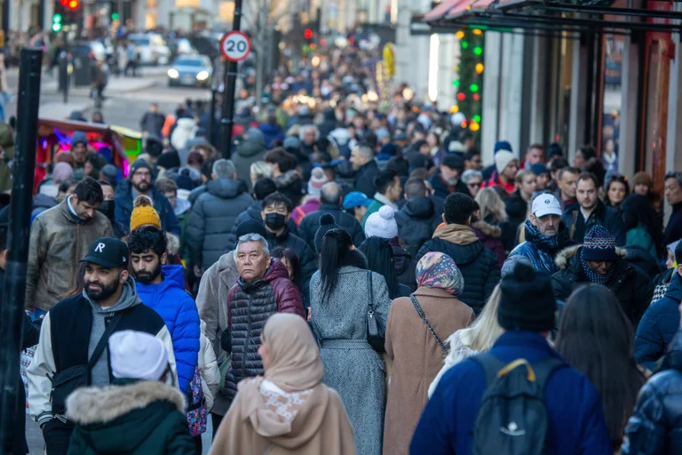 Vorschaubild: Britische Studie: Niedriglohn-Migranten bleiben – Fachkräfte verlassen das Land