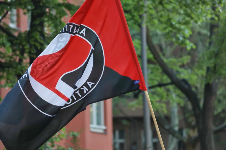 Vorschaubild: Fachtagung: AfD will Antifa verbieten und linkes NGO-Vorfeld trockenlegen