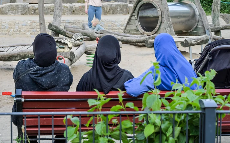 Vorschaubild: Nach EuGH-Urteil: BAMF registriert 33.797 afghanische Frauen als asylberechtigt