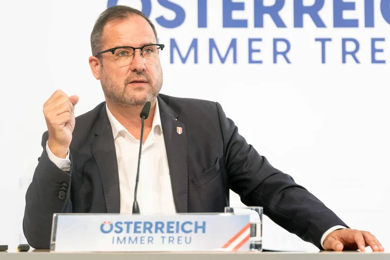 Vorschaubild: 70 Jahre FPÖ: Freiheitliche rechnen in neuem Buch mit Medien und Proporz ab