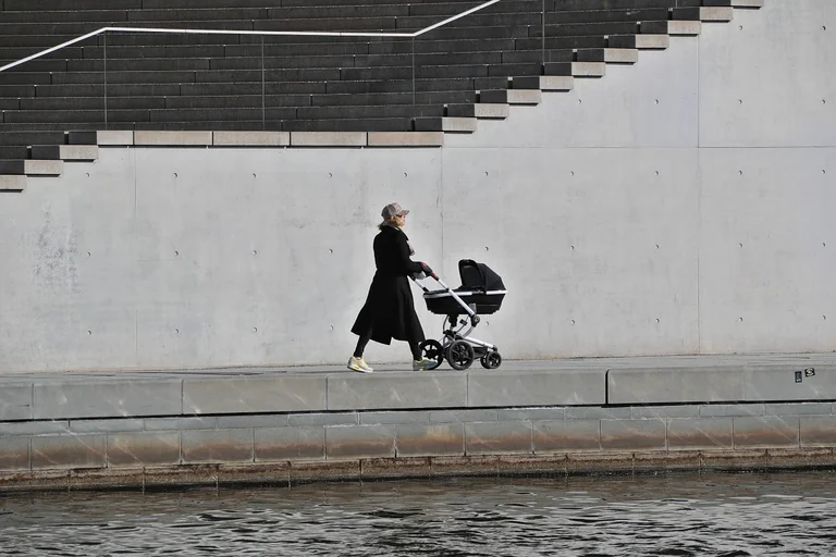 Vorschaubild: Kinder ohne Männer? Studie provoziert mit Lösung der Geburtenkrise