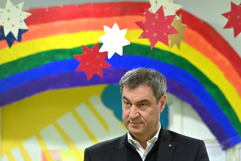 Vorschaubild: Queer-Aktionsplan in Bayern: CSU entdeckt die Regenbogenpolitik