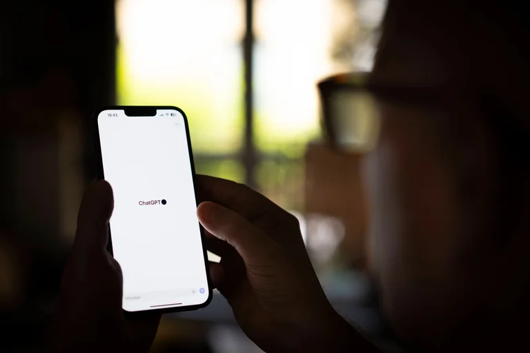 Vorschaubild: Studie: Smartphones und KI-Chatbots verstärken Single-Trend