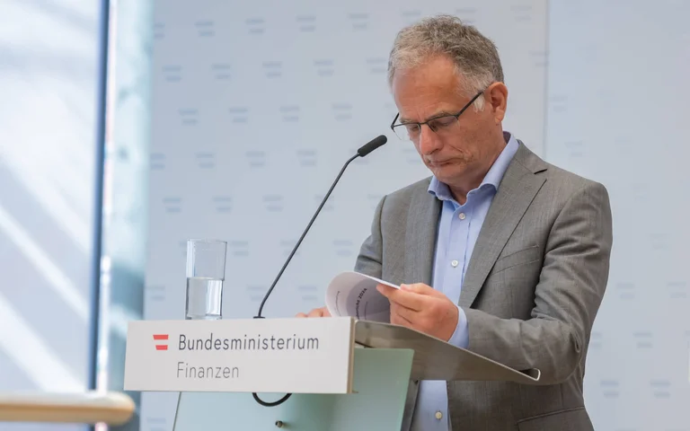 Den aktuellen Plänen zufolge sollen höhere Steuern, Abgaben und Beiträge einen wesentlichen Teil der Budgetkonsolidierung finanzieren.