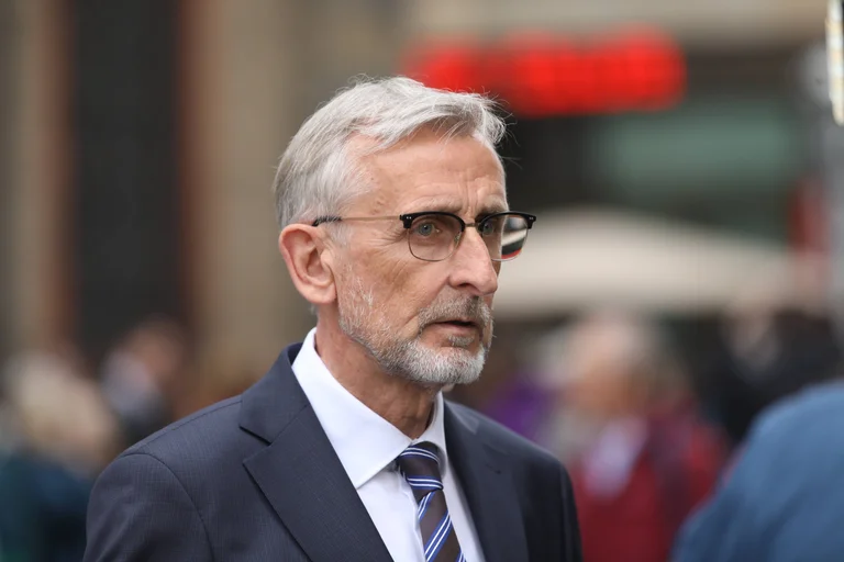Vorschaubild: Sonst Waffenentzug: Sachsens Innenminister warnt vor Geschäften mit der AfD