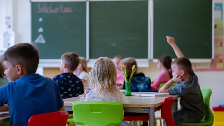 Die Debatte um die Schulpflicht berührt eine grundlegende Frage: Welche Verantwortung trägt der Staat für Bildung und Erziehung? (Symbolbild)
