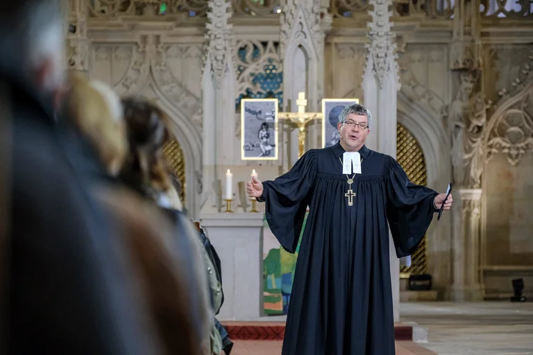 Vorschaubild: Kirchen engagieren Anwälte gegen AfD – um Kirchenasyl und illegale Migration zu schützen
