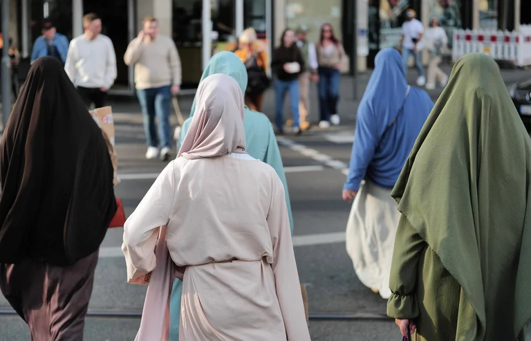 Vorschaubild: OGH erkennt islamische Verstoßung an: Scharia-Scheidung könnte in Österreich gelten