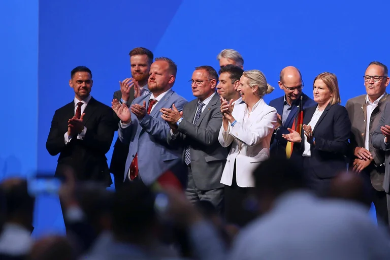 Vorschaubild: Der Erfurter Burgfrieden: Das Ende der alten AfD