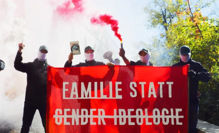 Vorschaubild: „Junge Tat“ vor Gericht: Prozess um Banner, Kreuz und Protestaktionen