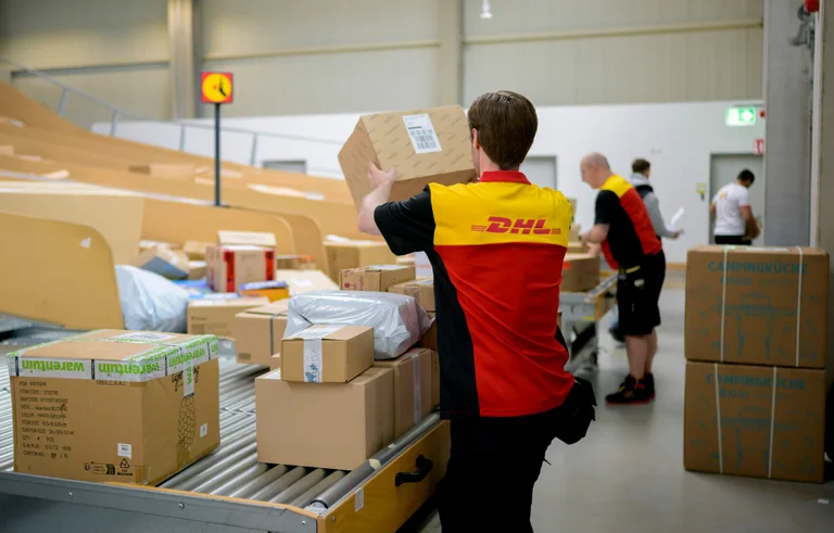 Die neue EU-Verpackungsverordnung bringt für kleine Onlinehändler zusätzliche Pflichten und Kosten beim grenzüberschreitenden Versand mit sich.