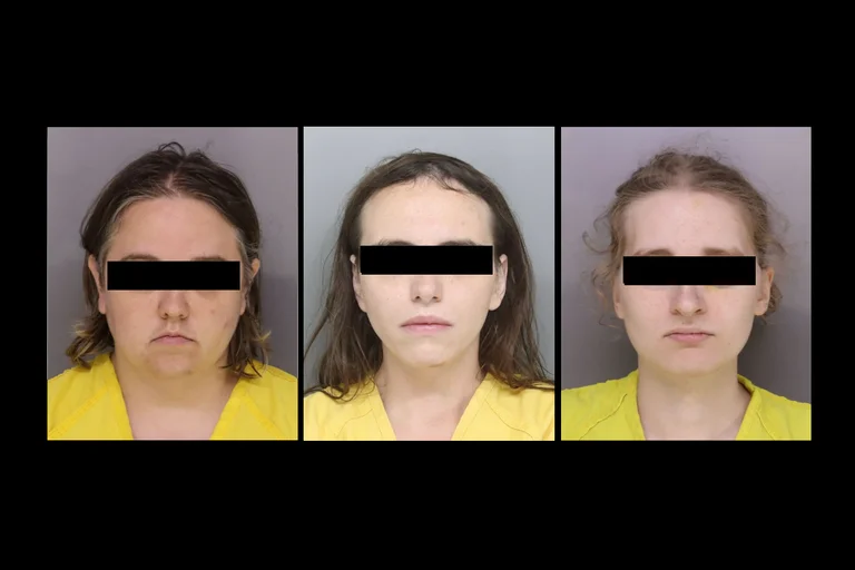 Die Angeklagten Kaitlin Evans, Kirby Rankin und Nessa Keaney (v. l. n. r.).