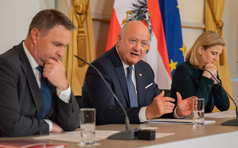 Vorschaubild: Nur 22 Prozent zufrieden: Regierung Stocker unter Druck