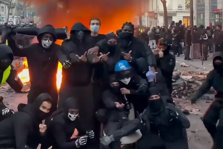 Während es in Frankreich zu schweren Ausschreitungen und Plünderungen kommt, sorgen die Erklärungsversuche für die Gewalt zunehmend für Kontroversen.