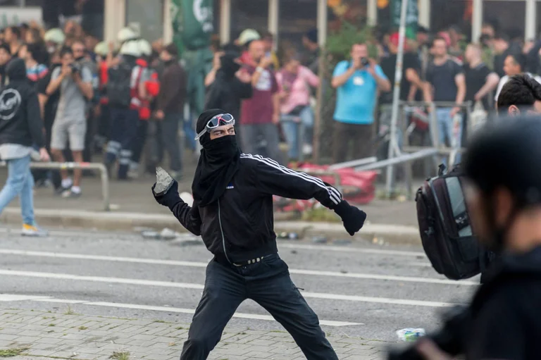 Bei den Ausschreitungen rund um den G20-Gipfel 2017 kam es in Hamburg zu schweren Gewalttaten. Auch 2025 verzeichnete die Hansestadt einen deutlichen Anstieg linksextremistischer Gewalt.