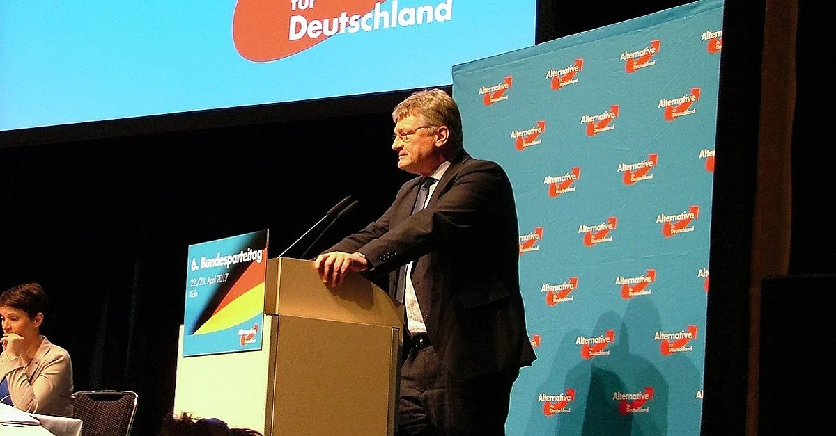 Am Bild: AfD-Sprecher Jörg Meuthen / By Olaf Kosinsky (Own work) [CC BY-SA 3.0 de], via Wikimedia Commons [Bild zugeschnitten]
