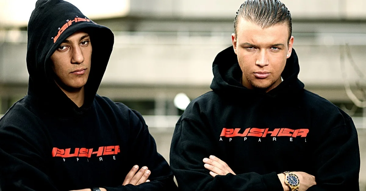 Bild (Fahrid Bang, li; Kollegah, re.): Selfmade Records via Wikimedia Commons [CC BY-SA 2.0]
