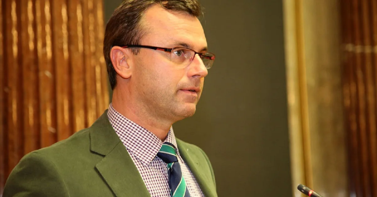 Bild (Norbert Hofer 2014): Franz Johann Morgenbesser via Wikimedia Commons [CC BY-SA 2.0] [Bild zugeschnitten]
