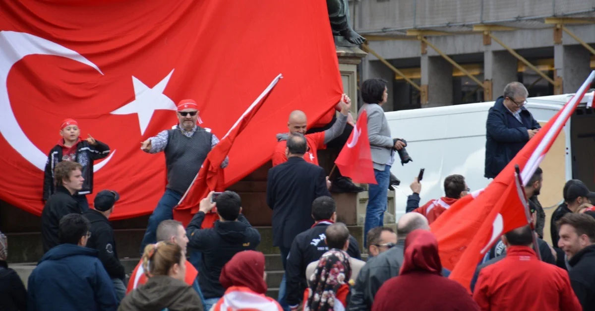 Symbolbild (Türkische Demonstration in Frankfurt/Main 2016): opposition24.de via Flickr [CC BY 2.0]

