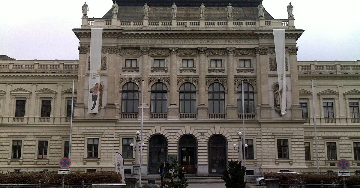 Symbolbild: By Jacktd [GFDL or CC-BY-SA-3.0], from Wikimedia Commons
