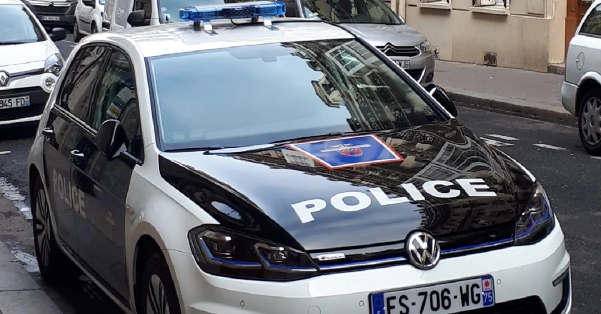 Symbolbild (Wagen der französischen Polizei im 2018er-Anstrich in Paris): Oliviervdf via Wikimedia Commons (Ausschnitt) [CC BY-SA 4.0]
