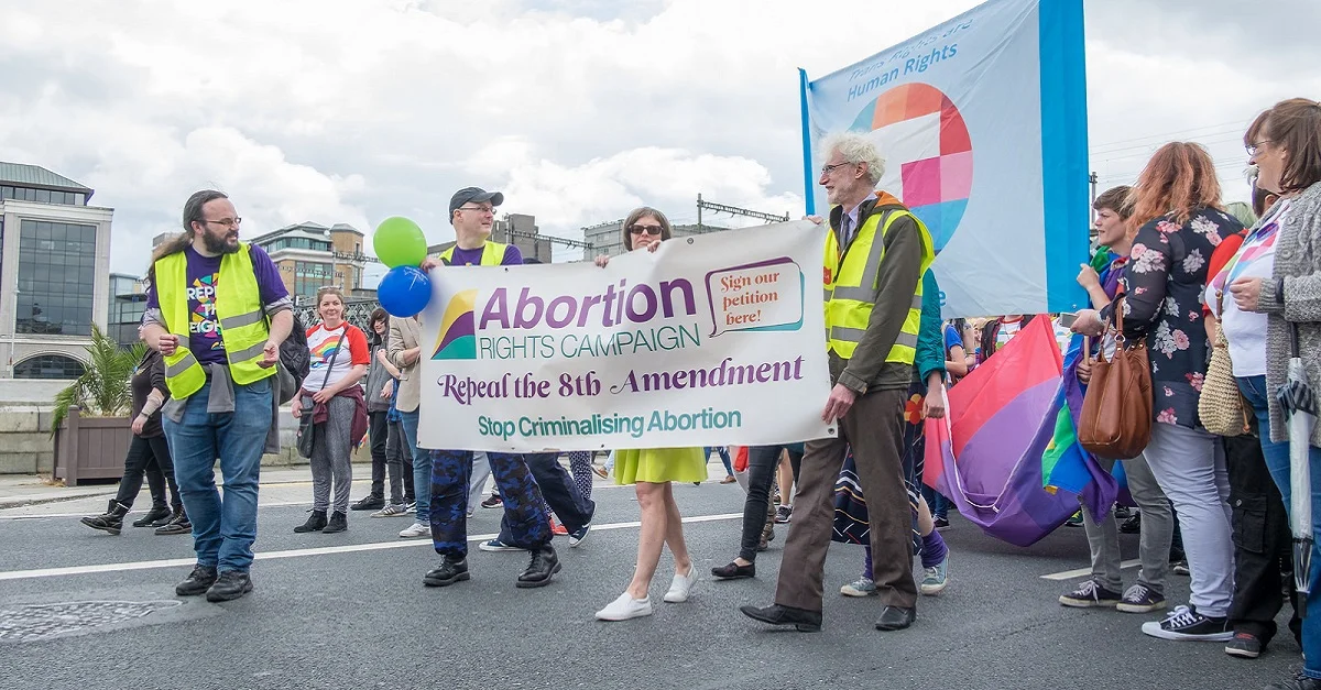 Befürworter einer Aufhebung des Abtreibungsverbots forderten dies seit Jahren, hier bei einer Pride Parade in Dublin 2016. Symbolbild: Giuseppe Milo via Flickr [CC BY 2.0]

