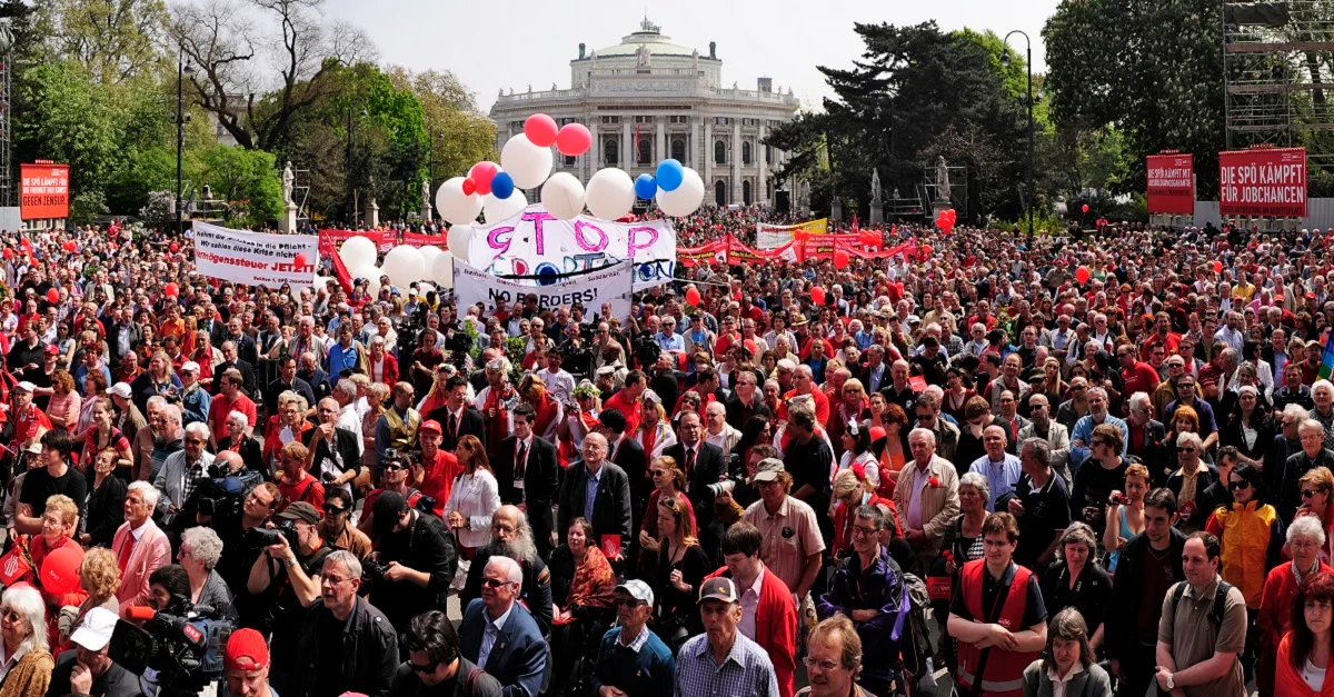 Symbolbild (Tag der Arbeit 2013): SPÖ Presse und Kommunikation via Wikimedia Commons [CC BY-SA 2.0]
