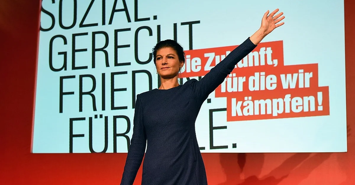 Bild Sahra Wagenknecht: Martin Rulsch, Wikimedia Commons, CC-by-sa 4.0 [CC BY-SA 4.0 or CC BY-SA 3.0 de], from Wikimedia Commons (Zugeschnitten und Größe angepasst)
