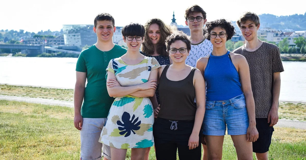 Der frisch gewählte Vorstand der Jungen Linken: Simon Neuhold, Tanja Reiter, Valentin Winkler, Tobias Kohlberger, Flora Petrik, Sarah Pansy und Miriam Frauenlob (v.l.n.r.). / Fotocredit: Junge Linke/Kohlberger