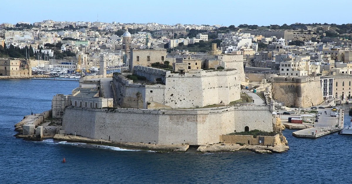 Historisches Vorbild für den Begriff &#8222;Festung Europa&#8220;: Die Fortizza Sant&#8217;Anglu in Birgu/Vittoriosa, Malta. Sie diente den Maltesern in der Belagerung von Malta (1565) durch die Osmanen als Basis und Rückzugsort. Bild: Felix König via Wikimedia Commons [CC BY 3.0]
