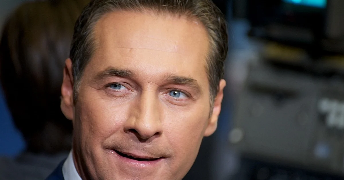 By Gregor Tatschl from Österreich (Heinz-Christian Strache (_IMG6709)) [CC BY-SA 2.0], via Wikimedia Commons (Zugeschnitten und Größe angepasst)
