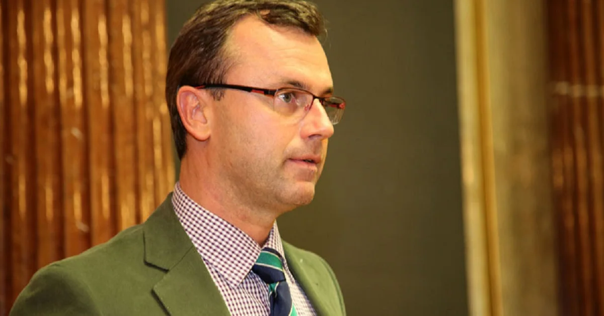 Streicht die türkische Sprache als fünfte Option bei der Führerscheinprüfung: Infrastrukturminister Norbert Hofer. Bild (Hofer 2014): Franz Johann Morgenbesser via Wikimedia Commons [CC BY-SA 2.0]
