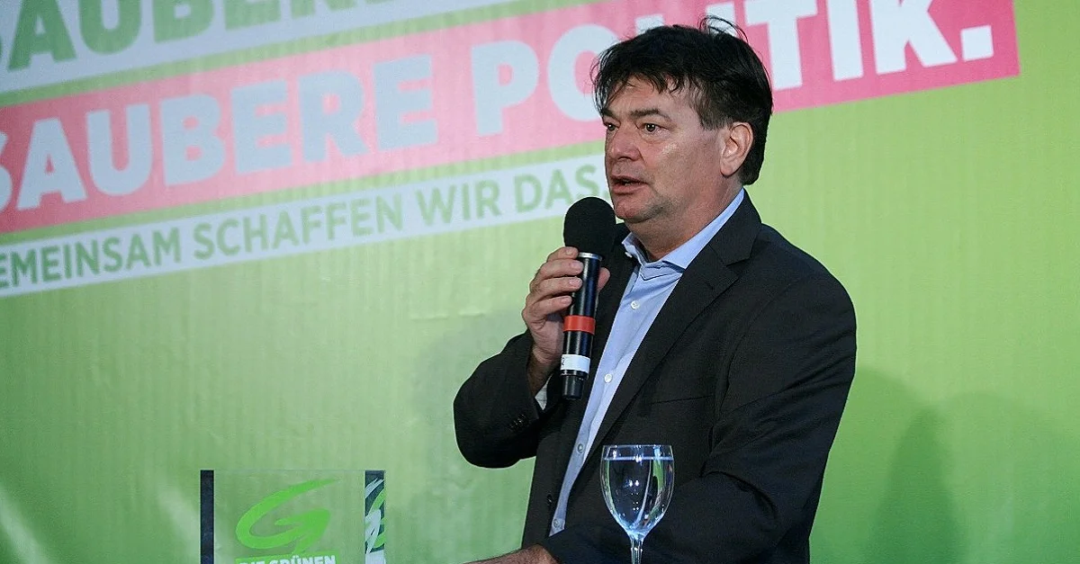 Werner Kogler beim Wahlkampfauftakt der Grünen im Jahr 2013 / By Manfred Werner &#8211; Tsui [CC BY-SA 3.0 ], from Wikimedia Commons [Bild zugeschnitten]
