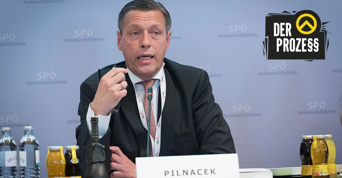 Bild Christian Pilnacek: von SPÖ Presse und Kommunikation (Enquete_NoHateSpeech-348) [CC BY-SA 2.0], via Wikimedia Commons [Biild zugeschnitten] / Logo &#8222;Der Prozess&#8220;: Die Tagesstimme / Collage: Die Tagestimme
